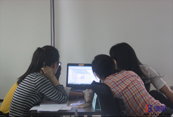 六西格瑪綠帶課程學(xué)員積極探討問(wèn)題 六西格瑪綠帶課程學(xué)員積極探討問(wèn)題
